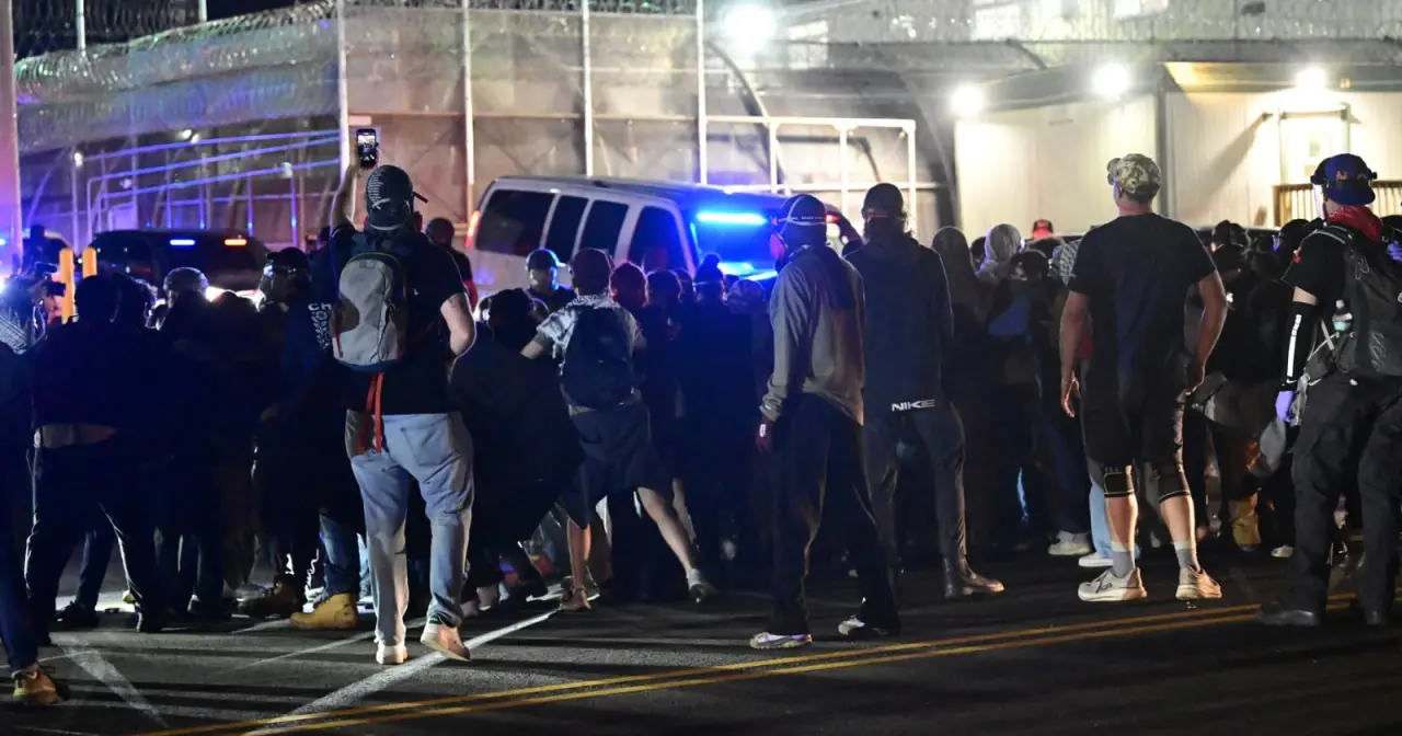 Fotojornalista Atropelado e Arrastado em Protesto nos EUA