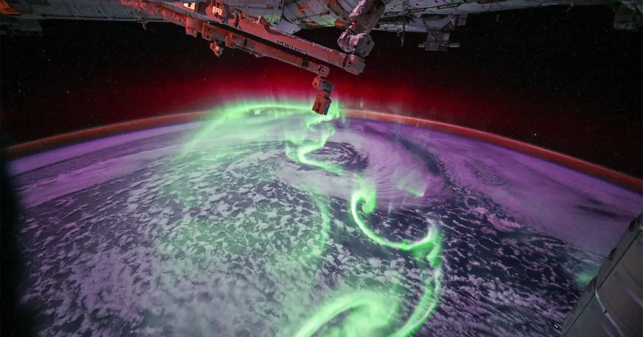 Astronauta Capta Auroras Deslumbrantes a Dançar Sobre a Terra