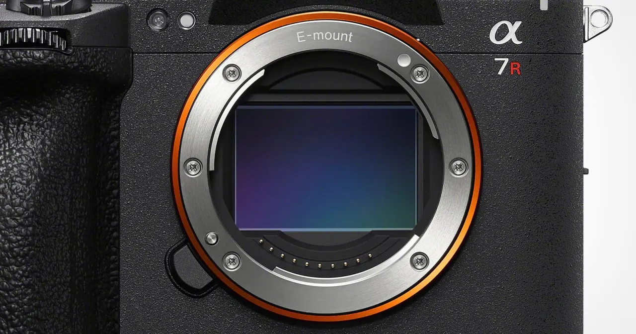 Sony revela lista oficial de parceiros E-Mount com exclusões notáveis
