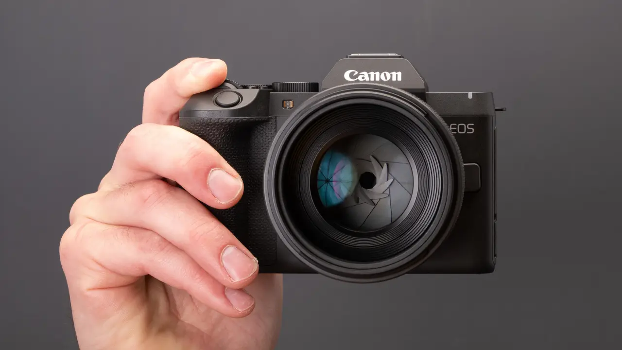Canon EOS R8 II: novo design divide opiniões dos editores